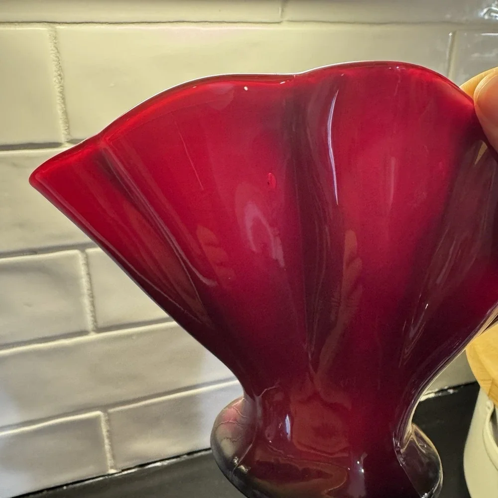 Fenton Vintage Mandarin‎ Red Fan Vase. Unmarked, No Damage
